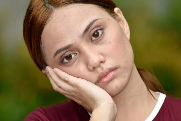 Gadis Berambut Merah Yang Serius — Stok Foto