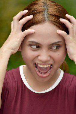 Stres altındaki Çekici Yetişkin Bir Kadın