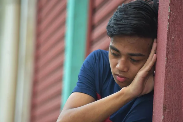 Üzgün Genç Filipinli Çocuk
