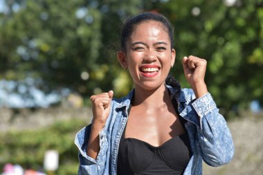 Genç Bir Yetişkin Kadın ve Mutluluk