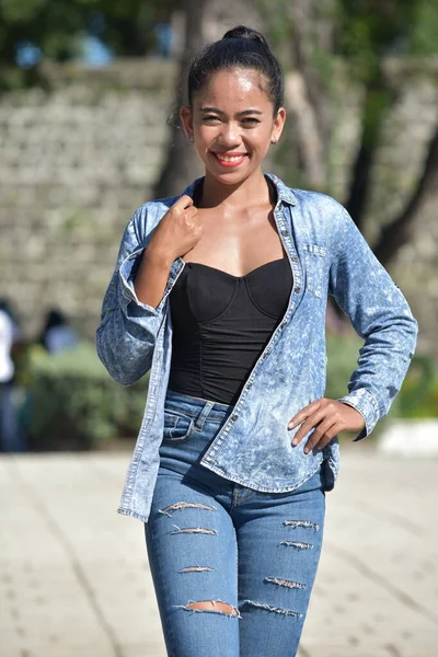 Eine Posierende Philippinische Person — Stockfoto