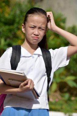 Kafası karışmış Asyalı Öğrenci Liseli Kız