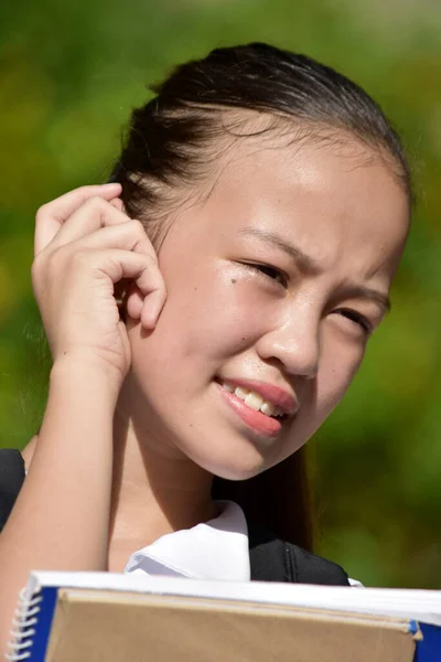 Ein Verwirrter Student Teenager Schulmädchen — Stockfoto