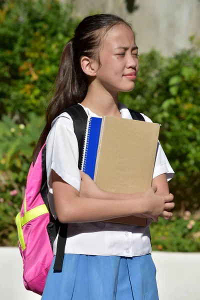 Mooie Minderheid Vrouwelijke Student Vraagt Zich Dragen Van Uniform Met — Stockfoto