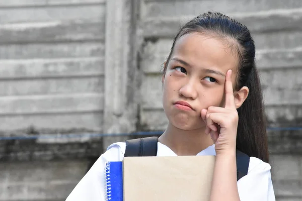 Pensativo Juvenil Filipina Persona Con Libros —  Fotos de Stock