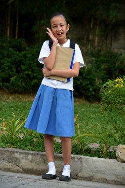 Ayakta Duran Kitaplarla