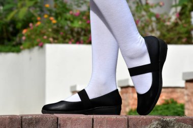 Beyaz Çorap Giyen Genç Kadın Ayakları