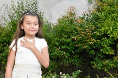 Dışarıda Takdir Eden Asyalı Bir Bayan Çocuk