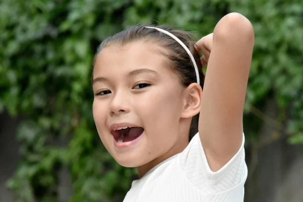 Jovem Muito Feliz Filipina Crianças Fora — Fotografia de Stock