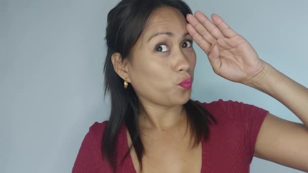 Una mujer asiática civil saludando — Vídeos de Stock