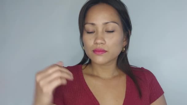 An Asian Woman Sign Of Cross — Stock Video