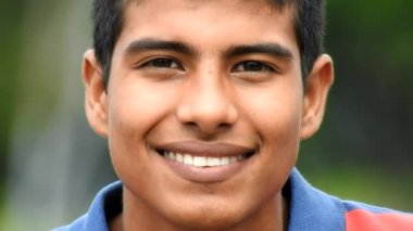 İspanyol Gülümseyen Çocuğun Yüzü