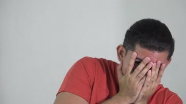 Korkak ya da ürkek Asyalı Adam