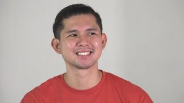 Gülümseyen Asyalı Mutlu Adam