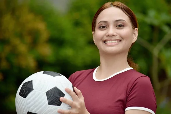 Filippina Femmina Felicità Con Calcio Palla Parco — Foto Stock