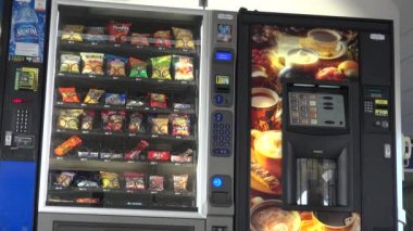 vending machine, cips, kurabiye, şeker