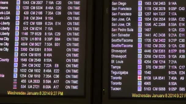 Repülőtér érkezési, indulási, járatok — Stock videók