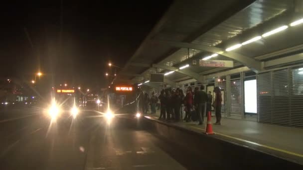 Bussar, kollektivtrafik, natt, kväll — Stockvideo