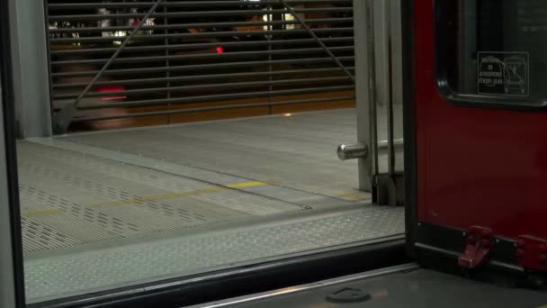 Puertas, Entradas, Autobús, Tránsito masivo, Transporte público — Vídeo de stock