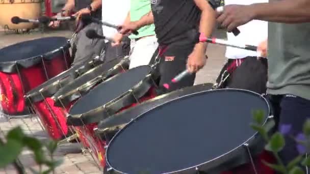 Барабаны, ударные, музыкальные инструменты — стоковое видео