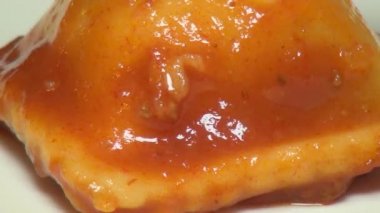 Ravioli, domates sosu, makarna, İtalyan yemekleri