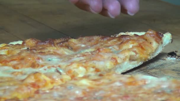 Pizza, rychlé občerstvení, nezdravé potraviny, italská kuchyně — Stock video