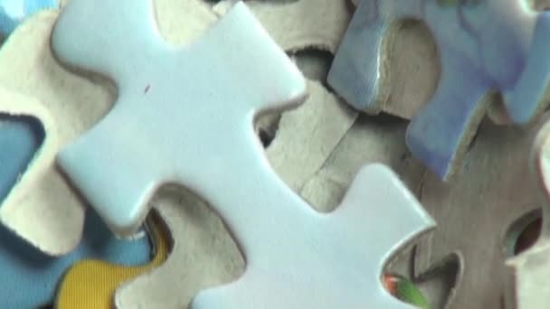 Quebra-cabeças, Pedaços de puzzle, Brinquedos infantis — Vídeo de Stock