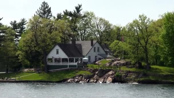Jezero domy, letní sídla, shorefronts — Stock video