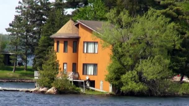 Casas de lago, Casas de verano, Frente a la costa — Vídeos de Stock