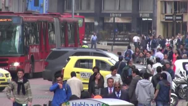 Styczeń 2014 28 - Bogota, Kolumbia - pieszych chodzenia Downtown — Wideo stockowe