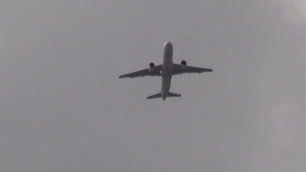 Vliegtuigen, passagiers jets, vliegtuigen, vlucht — Stockvideo