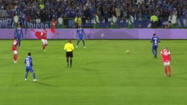 14 Mart 2014 - Bogota, Kolombiya - futbol oyuncu savunma çalmak