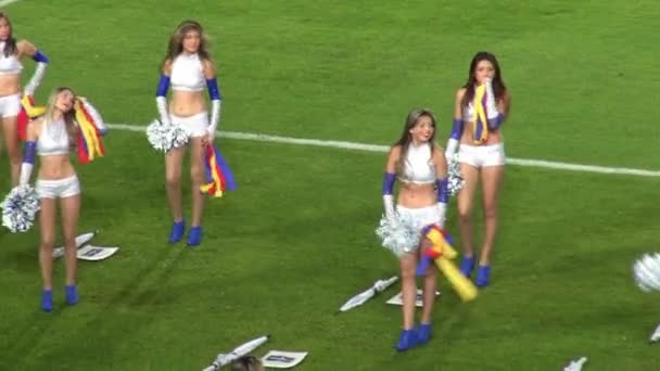 Performance, pom-pom girls, talent — Video