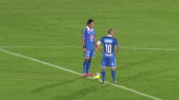 March 14 2014 - Bogota, Colombia -  Soccer Players Planing Next Play — Stock Video