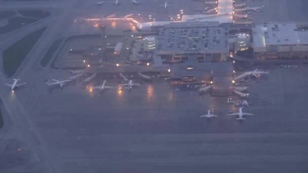 Flughäfen, Flugzeuge, Flugzeuge, Terminals — Stockvideo