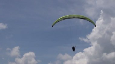 Parasailing bulutlar, yamaç paraşütü, Dalış sky