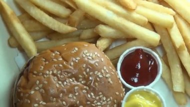 Hamburger, patates kızartması, Fast Food