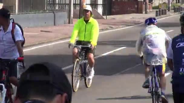 People Riding Vélos, Vélos, Cyclisme, Transport — Video