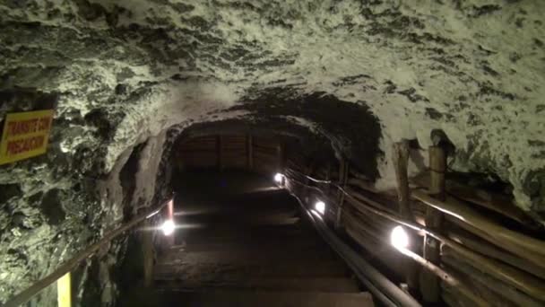 Gruvor, mineshafts, tunnlar, grottor, grottor — Stockvideo