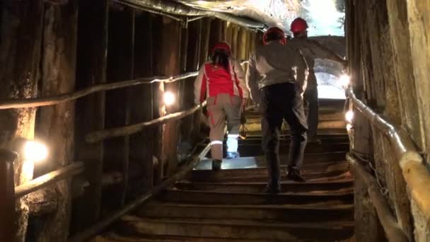 Mijnen, mineshafts, tunnels, grotten, grotten — Stockvideo