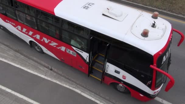 Autobusy, silnice, MHD, hromadné dopravy — Stock video