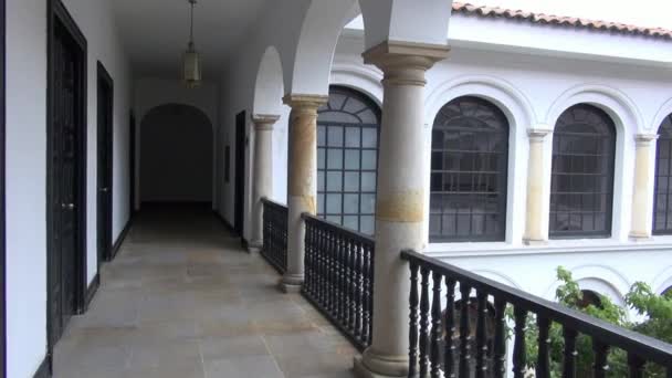 Іспанської колоніальної споруди, старовинної архітектури — стокове відео