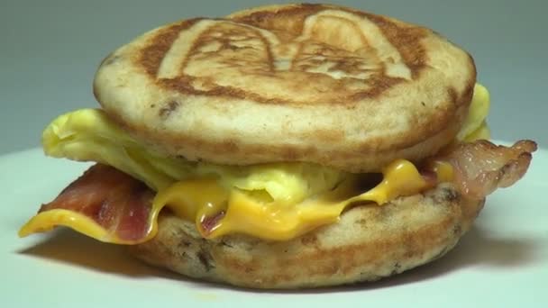 Vejce Mcgriddle, snídaně sendvič, stravování — Stock video