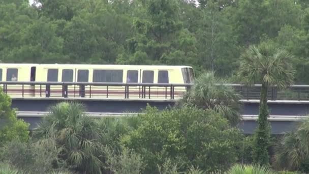 Tram van de passagier op de luchthaven — Stockvideo