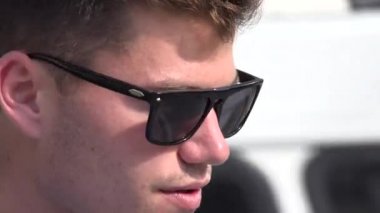 Kentsel Çevredeki Genç Adam