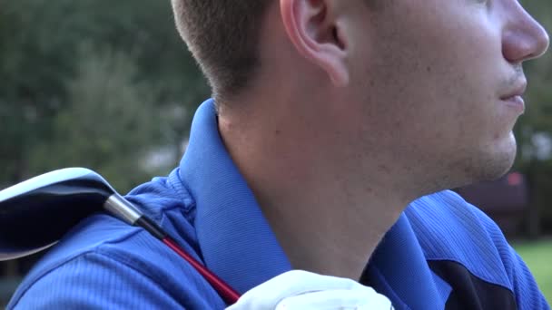 关于高尔夫球场的高尔夫球手 — 图库视频影像