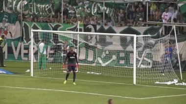 Futbol topu hedef özlüyor