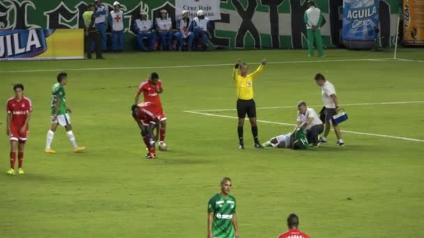 Március 3., 2015 - Cali, Kolumbia - fizikailag sérült futballista — Stock videók