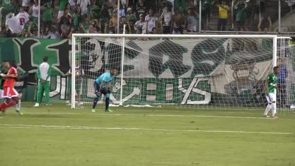 Maart 3, 2015 - Cali, Colombia - voetbal keeper vangt bal — Stockvideo