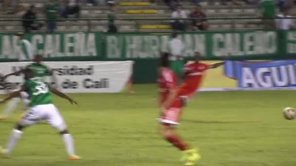 Mars 3, 2015 - Cali, Colombie - Les joueurs de soccer jouent au soccer — Video